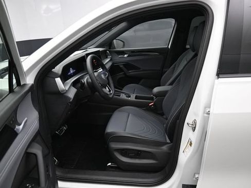 New 2026 Volkswagen Tiguan SE R-Line AWD/4WD image 9