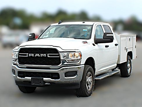 Used 2024 RAM 2500 Tradesman w/ Chrome Appearance Group AWD/4WD image 2