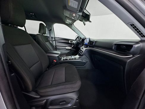 Used 2022 Ford Explorer XLT image 34