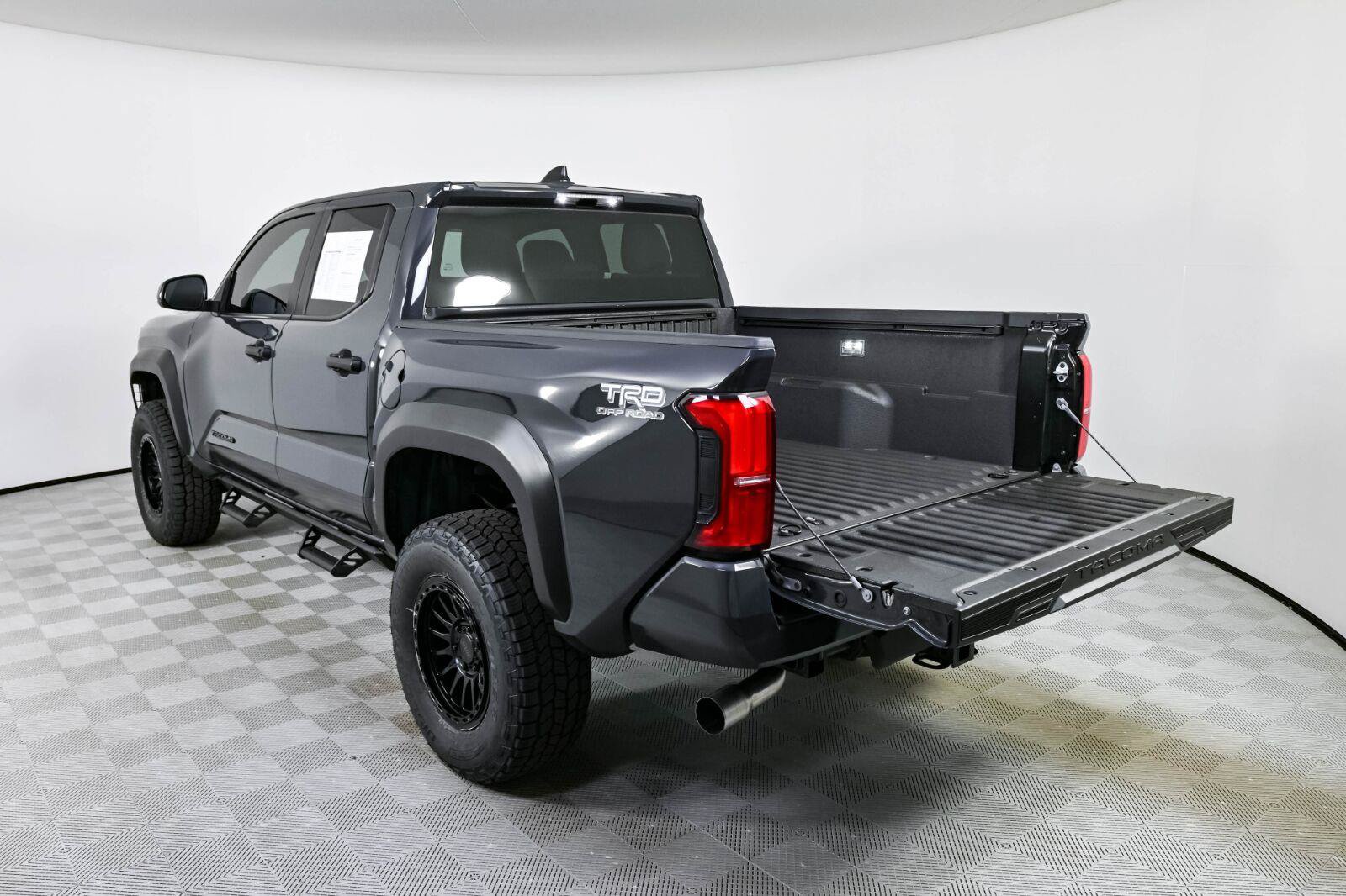 Used 2025 Toyota Tacoma TRD Off-Road AWD/4WD image 27