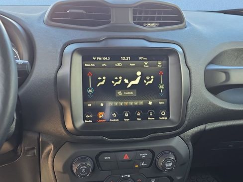 Certified 2022 Jeep Renegade Altitude w/ Convenience Group image 18