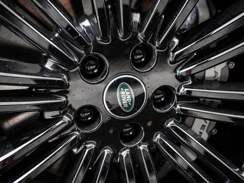 New 2025 Land Rover Range Rover SE image 8