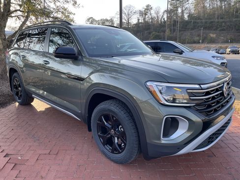 New 2026 Volkswagen Atlas Peak Edition AWD/4WD image 3