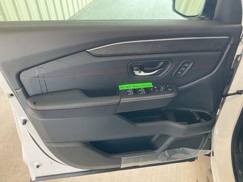 New 2026 Honda Pilot Black Edition image 5