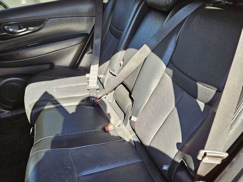 Used 2018 Nissan Rogue SL w/ Premium Package image 16