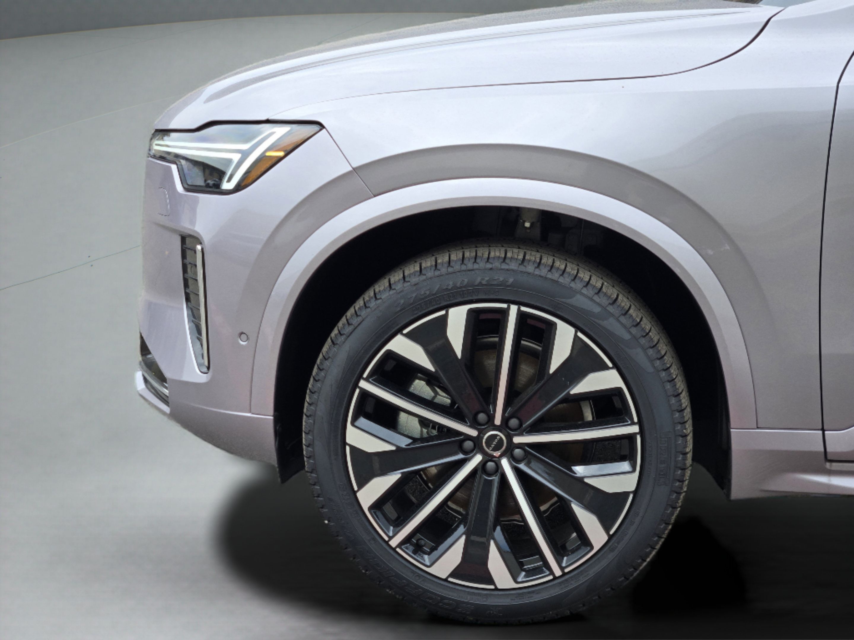 Used 2026 Volvo XC90 B6 Plus w/ Protection Package Premier AWD/4WD image 35