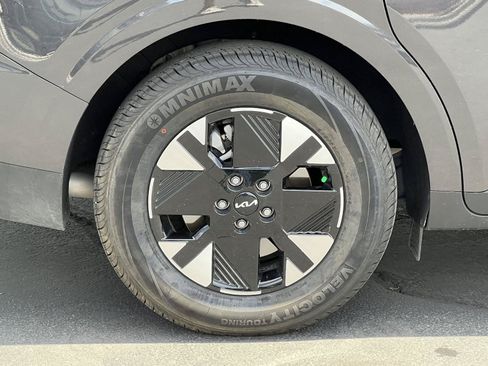 Used 2026 Kia Carnival LXS FWD image 15