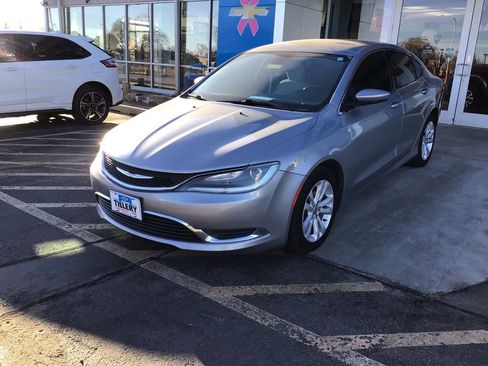 Used 2016 Chrysler 200 Limited image 1