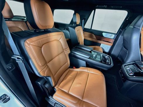 Used 2021 Lincoln Navigator Reserve w/ Luxury Package AWD/4WD image 31