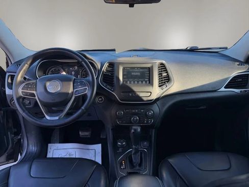 Used 2019 Jeep Cherokee Latitude Plus w/ Cold Weather Group AWD/4WD image 16