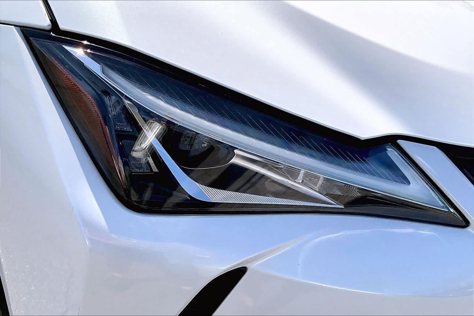 Used 2019 Lexus UX 200 w/ Premium Package FWD image 26