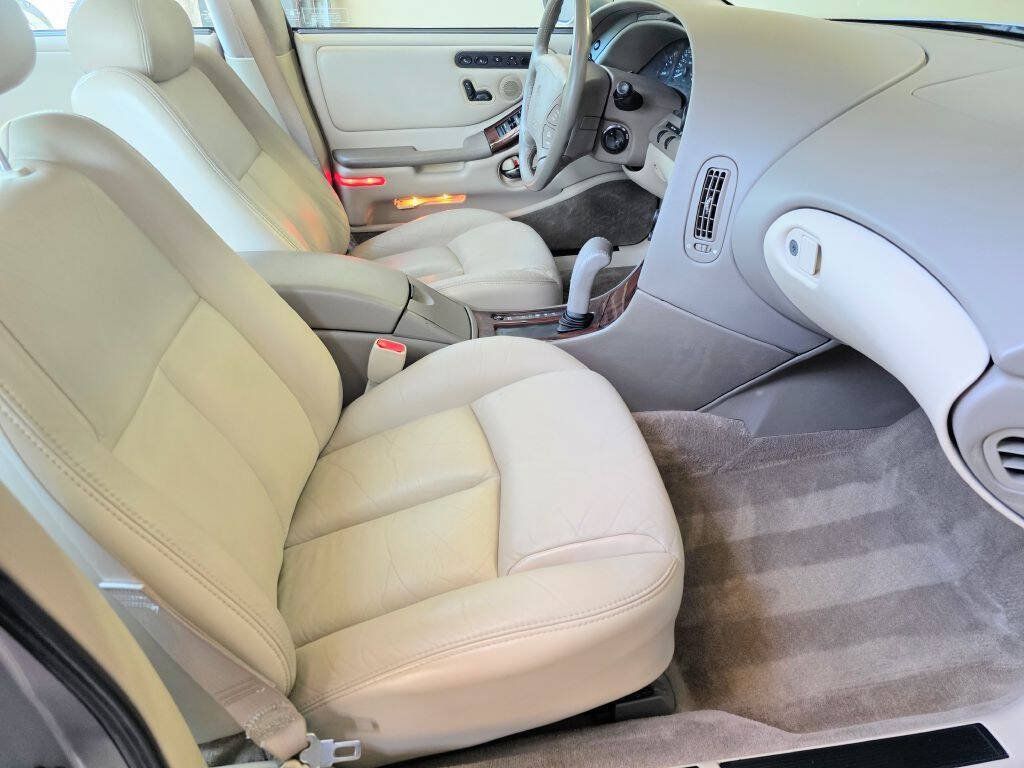 Used 1997 Oldsmobile Aurora FWD image 3