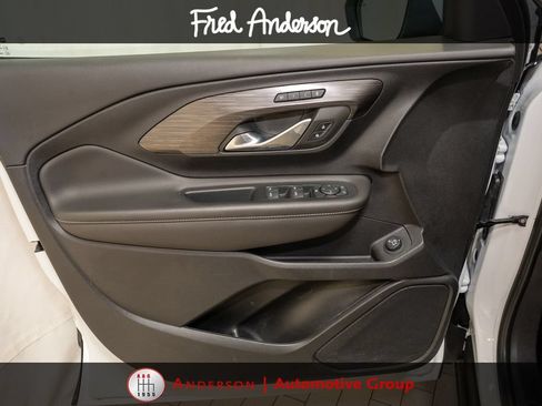 Used 2023 GMC Terrain SLT AWD/4WD image 12