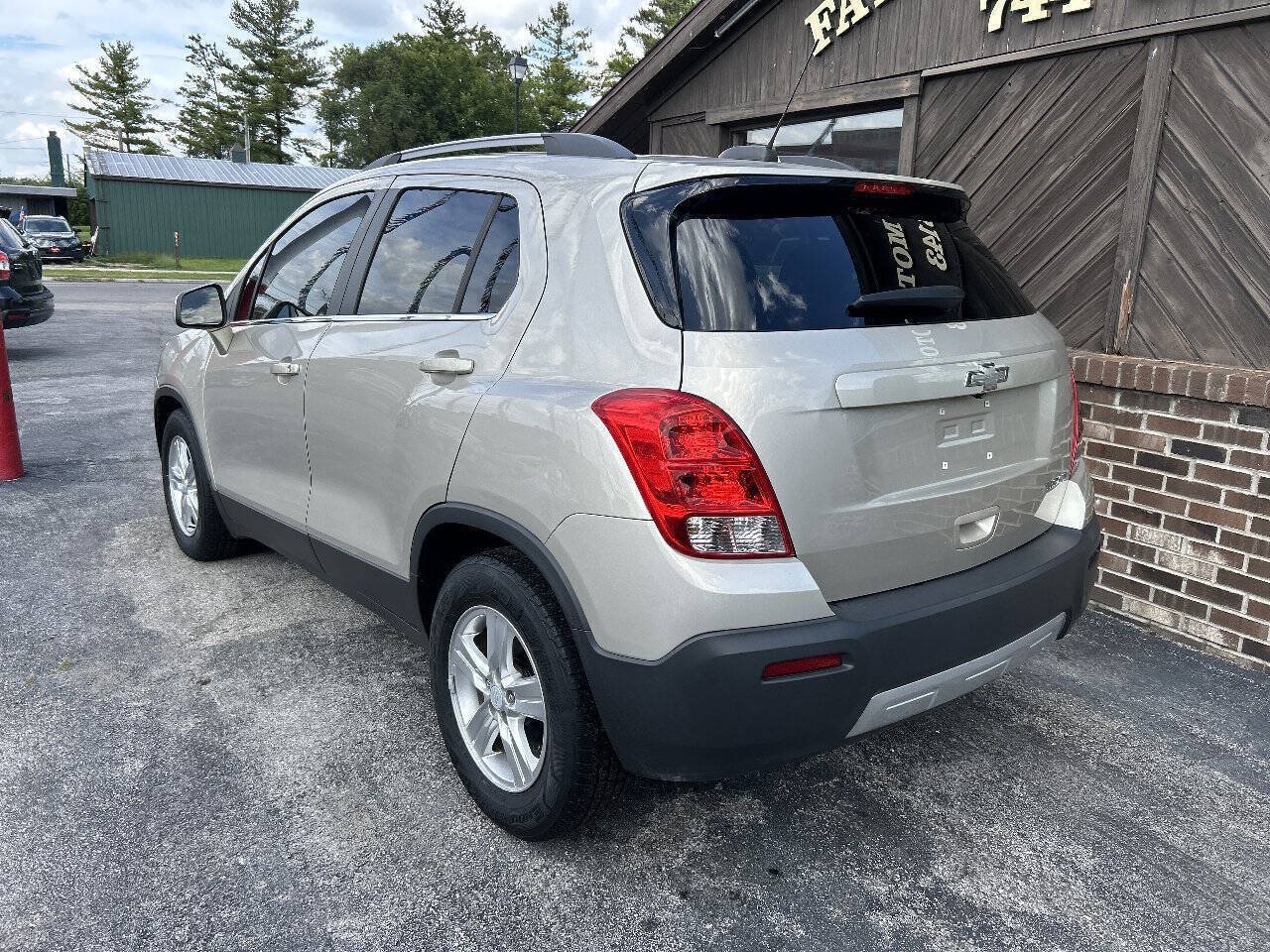 Used 2016 Chevrolet Trax LT w/ LT Sun and Sound Package FWD image 2