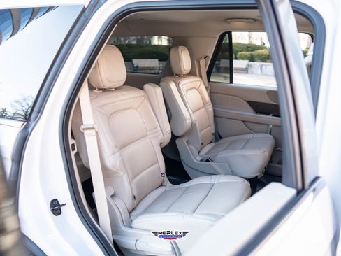 Used 2018 Lincoln Navigator Select w/ Technology Package image 18