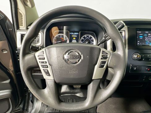 Used 2017 Nissan Titan SV RWD image 17