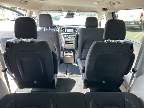 Used 2023 Chrysler Voyager LX image 14