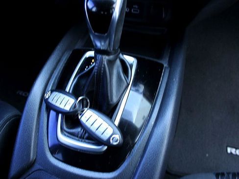 Used 2018 Nissan Rogue SV image 24