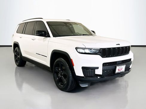 Used 2024 Jeep Grand Cherokee L Laredo RWD image 3