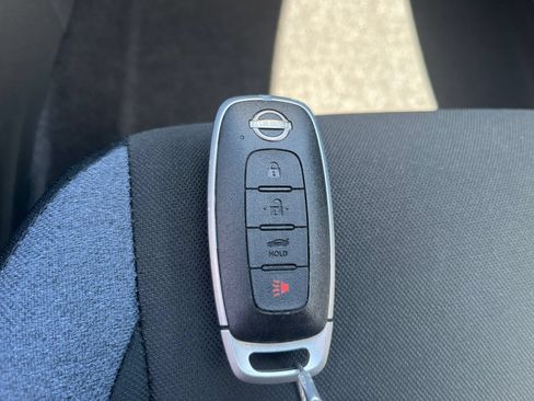 Used 2025 Nissan Versa SV FWD image 17