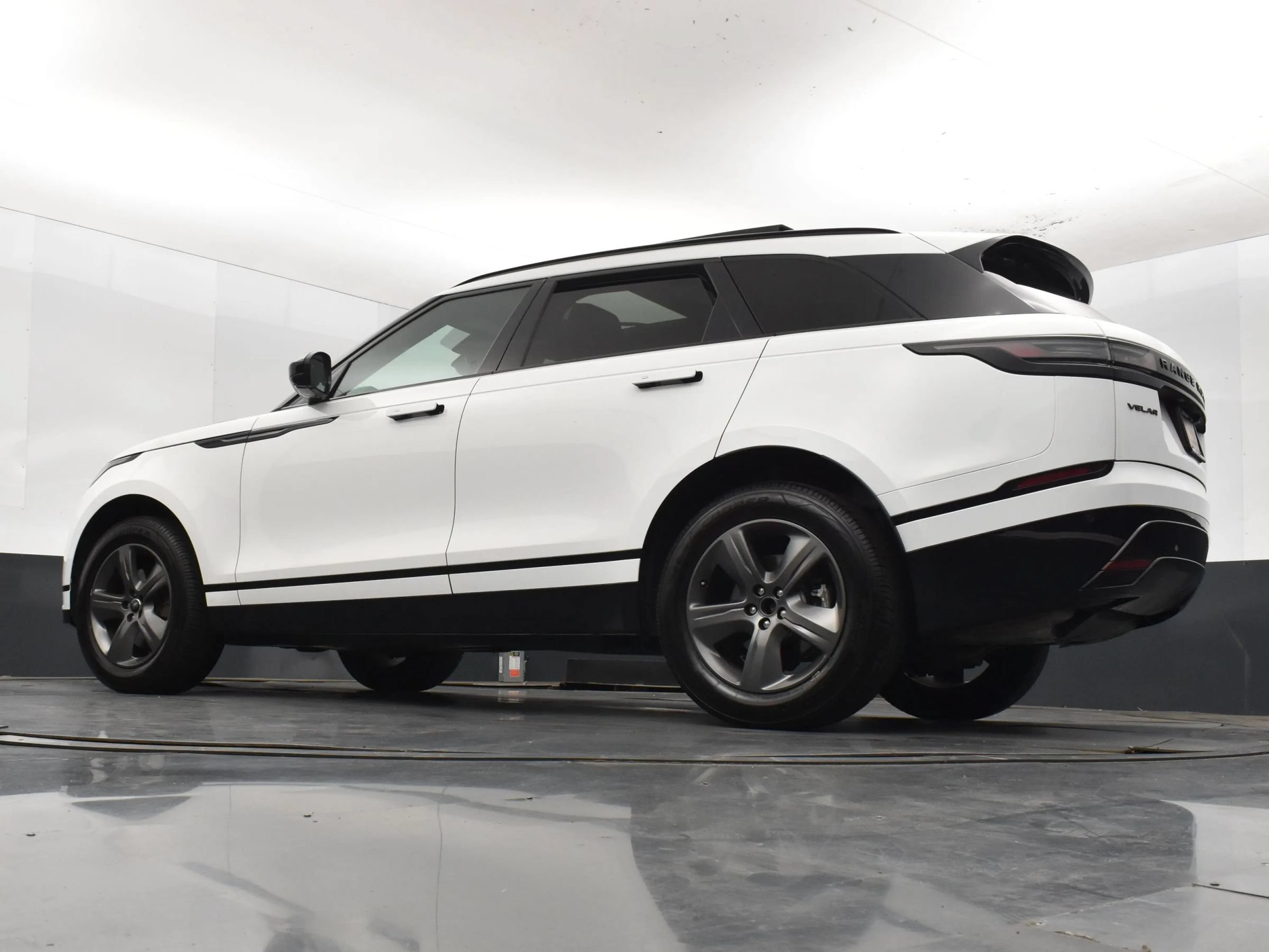 Used 2025 Land Rover Range Rover Velar Dynamic SE AWD/4WD image 9