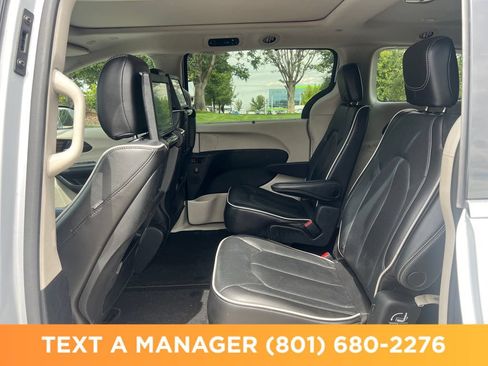 Used 2023 Chrysler Pacifica Limited w/ Uconnect Theater Family Group AWD/4WD image 14