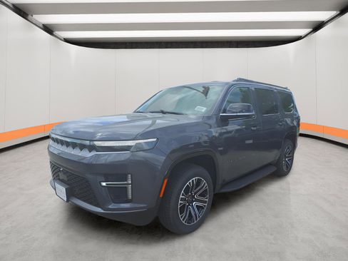 New 2026 Jeep Grand Wagoneer 2WD image 3