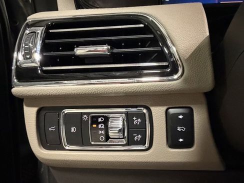 Used 2022 Lincoln Navigator Reserve image 23