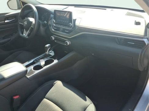 Used 2024 Nissan Altima 2.5 SV FWD image 23
