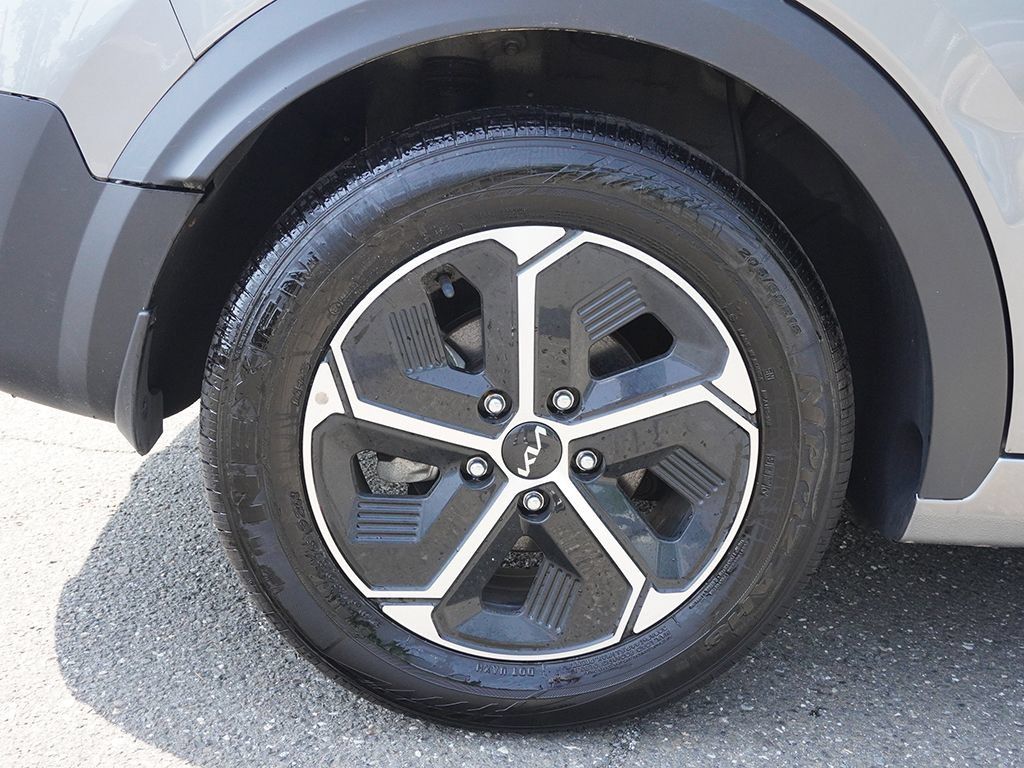 Used 2023 Kia Niro EX FWD image 20