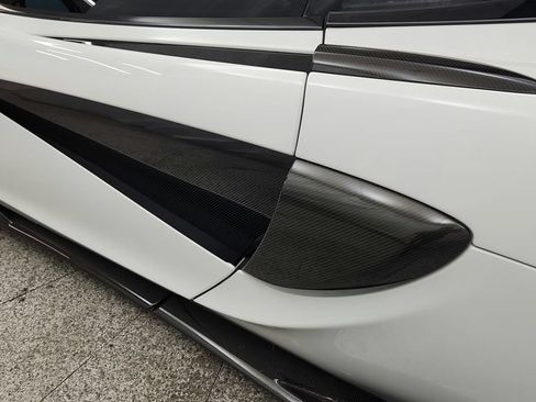 Used 2019 McLaren 600LT RWD image 18
