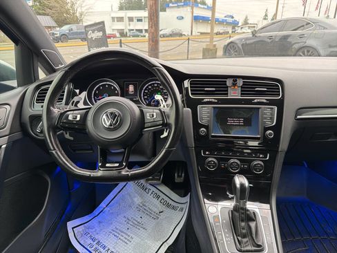 Used 2017 Volkswagen Golf R 4-Door image 26