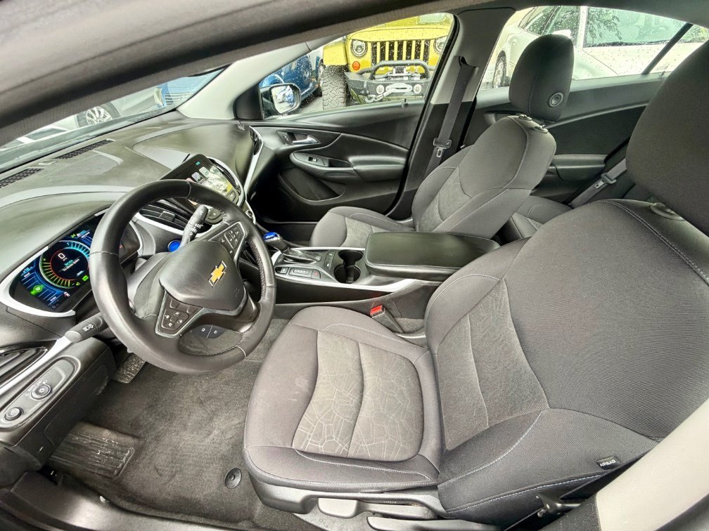 Used 2017 Chevrolet Volt LT FWD image 9