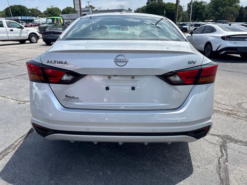 Used 2024 Nissan Altima 2.5 SV FWD image 4