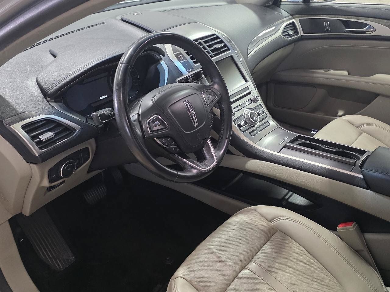 Used 2017 Lincoln MKZ Reserve FWD image 8