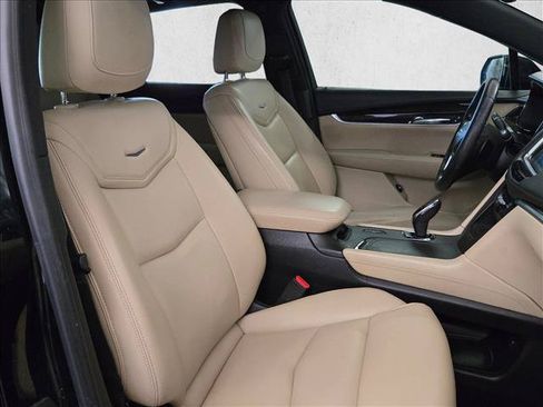 Used 2018 Cadillac XT5 FWD image 19