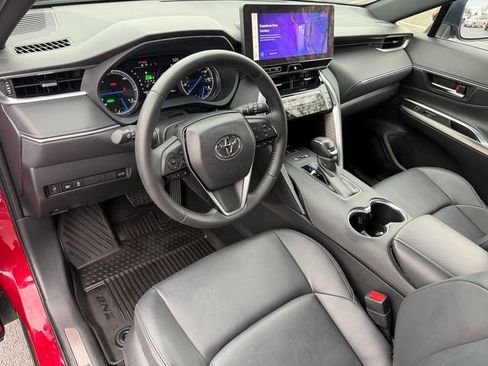 Certified 2023 Toyota Venza XLE image 13