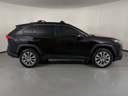 Used 2022 Toyota RAV4 XLE Premium AWD/4WD image 9