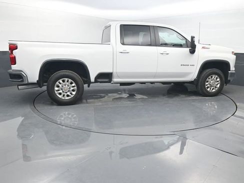Used 2024 Chevrolet Silverado 2500 LT AWD/4WD image 7
