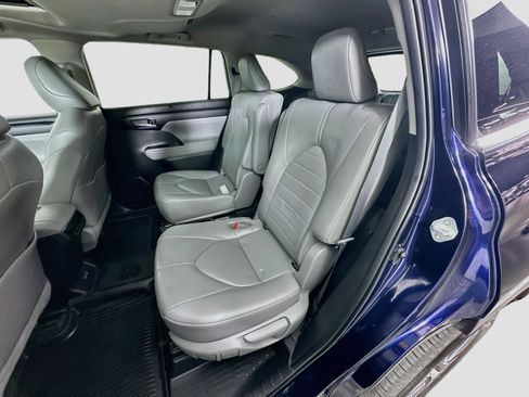 Used 2023 Toyota Highlander XLE FWD image 29