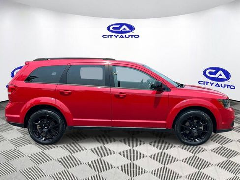 Used 2019 Dodge Journey SE FWD image 2
