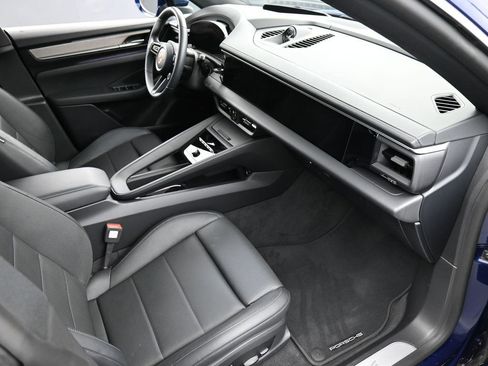 Used 2024 Porsche Macan 4 Electric image 33