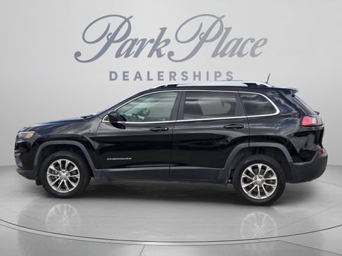 Used 2019 Jeep Cherokee Latitude Plus AWD/4WD image 2