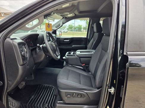 Certified 2024 Chevrolet Silverado 1500 Custom RWD image 9