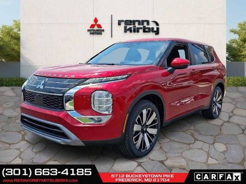 New 2025 Mitsubishi Outlander SE image 2