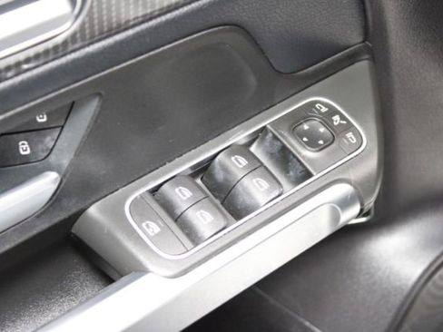 Used 2021 Mercedes-Benz GLB 250 4MATIC w/ Premium Package image 10