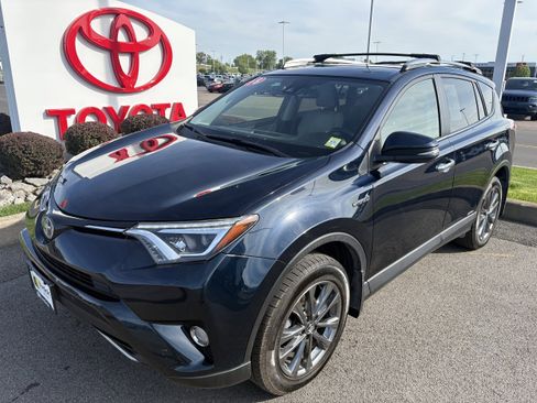 Used 2018 Toyota RAV4 Limited AWD/4WD image 10