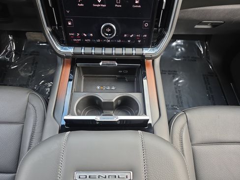 Used 2026 GMC Yukon Denali w/ Sun & Power Step Package AWD/4WD image 14