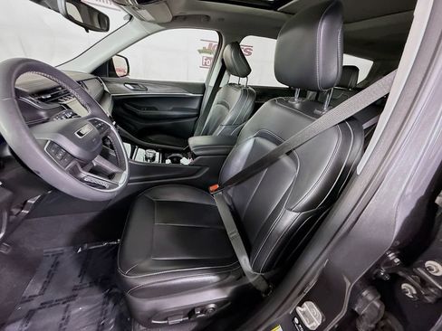 Used 2023 Jeep Grand Cherokee L Limited AWD/4WD image 27