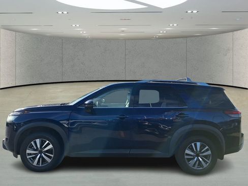 Used 2024 Nissan Pathfinder SL image 2